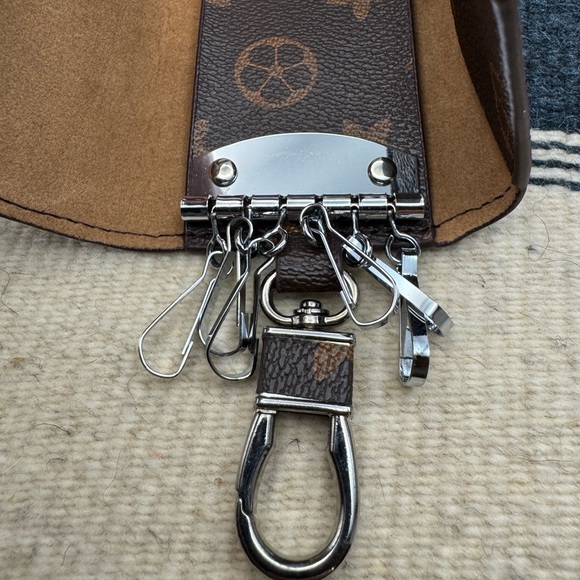 New Brown Unisex PU Leather Key Holder Wallet Case 6 + 1 Key Ring Snap Close - Picture 2 of 8